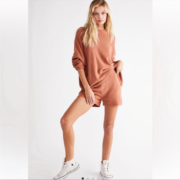 NWOT FREE PEOPLE BEACH MALIBU SURF
KNITTED SHORTS in green XS - Picture 5 of 12